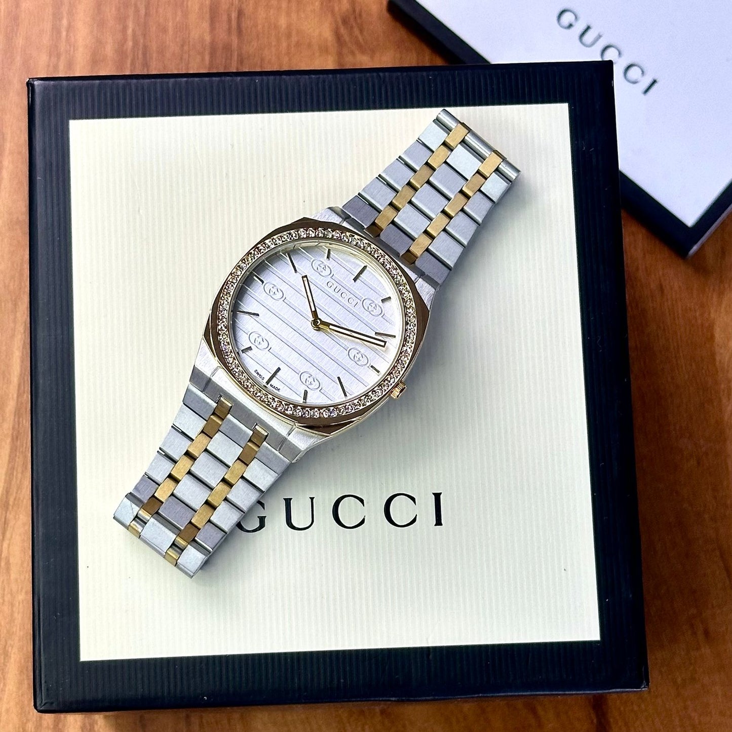 The GUCCI 25H's streamlined silhouette was inspired by the sleek forms of contemporary architecture taking the lead for pure luxury.* ✅