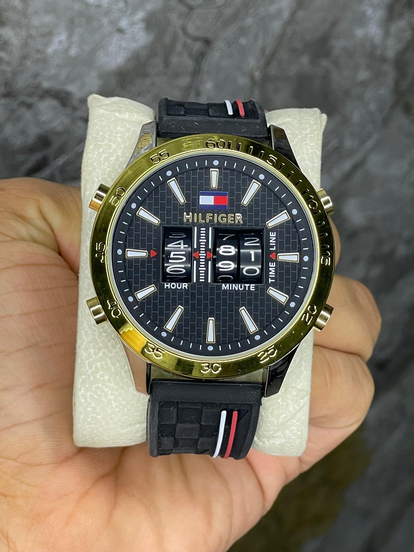 Tommy Hilfiger Drum roller watch with Silicone Strap*⭐️ ⭐️⭐️